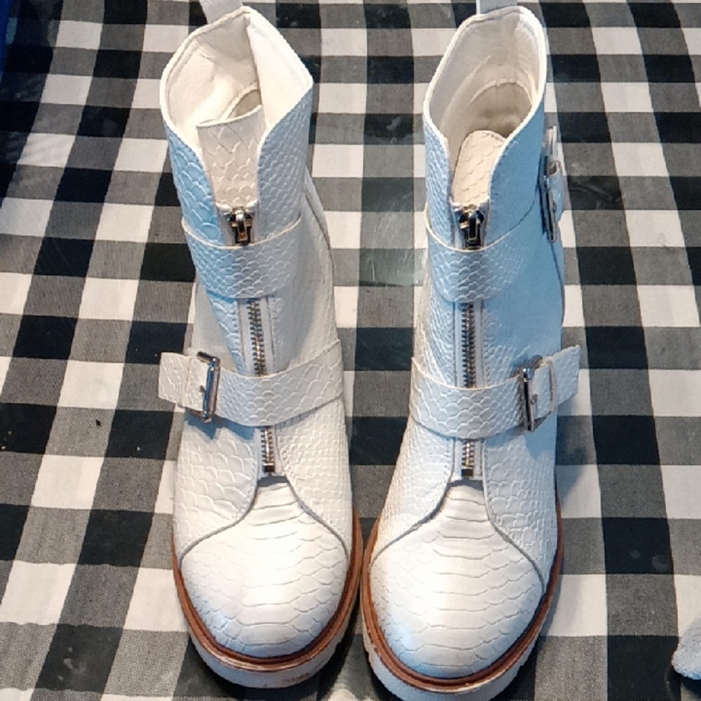 Pierre Dumas White Textured Ankle Boots